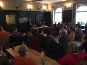 Etwa 70 Interessierte waren der Einladung der Jusos ins Furtner zur Diskussion über die Energiewende gefolgt.