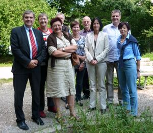 Im Duftgarten der AWO-Tagespflege: MdB Schurer(l.) und Eva Bönig, Heidi Kammler (r.)