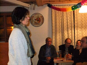 Bürgermeisterkandidatin Beate Frommhold-Buhl begrüßt die Gäste