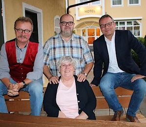 Der neugewählte Vorstand mit Kassier