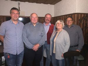 Auf dem Bild v.l.n.r.: Jan-Willem Flack, Karl-Heinz Bergmeier, Max Kreilinger, Christa Nehiba, Stefan Kronner.