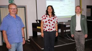 Die Vorsitzenden der OV SPD, Grüne und der Dozent aus Garching