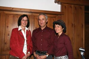 Ortsvereinsvorsitzende Beate Frommhold-Buhl und das Duo MundARTissimo