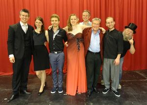 Die Zauberer-Crew nach der Vorstellung.